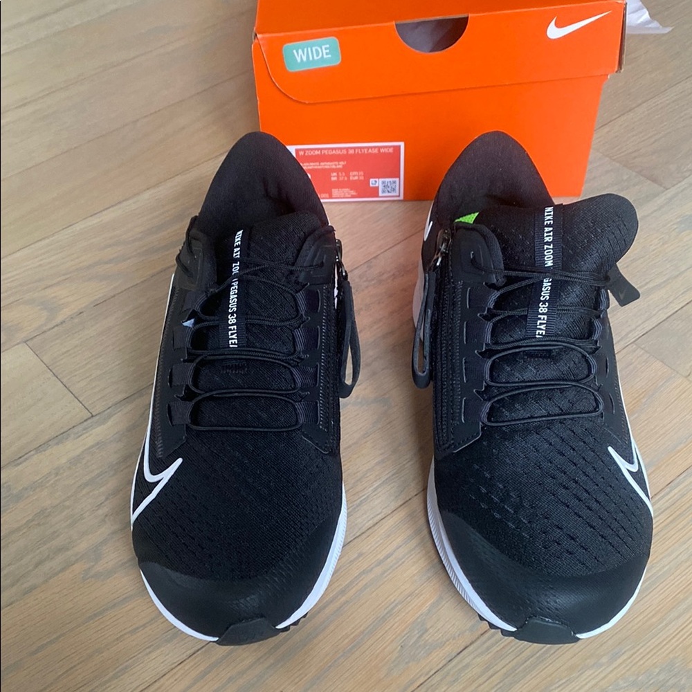 Brand New Nike Black and White Athletic Shoes. Brand New and never worn